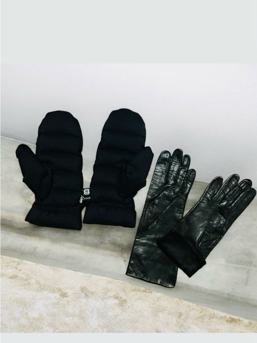 Aritzia - Sermoneta Italian Leather Winter Canvas Black Gloves